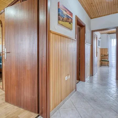 Maklen By Interhome Brod Moravice